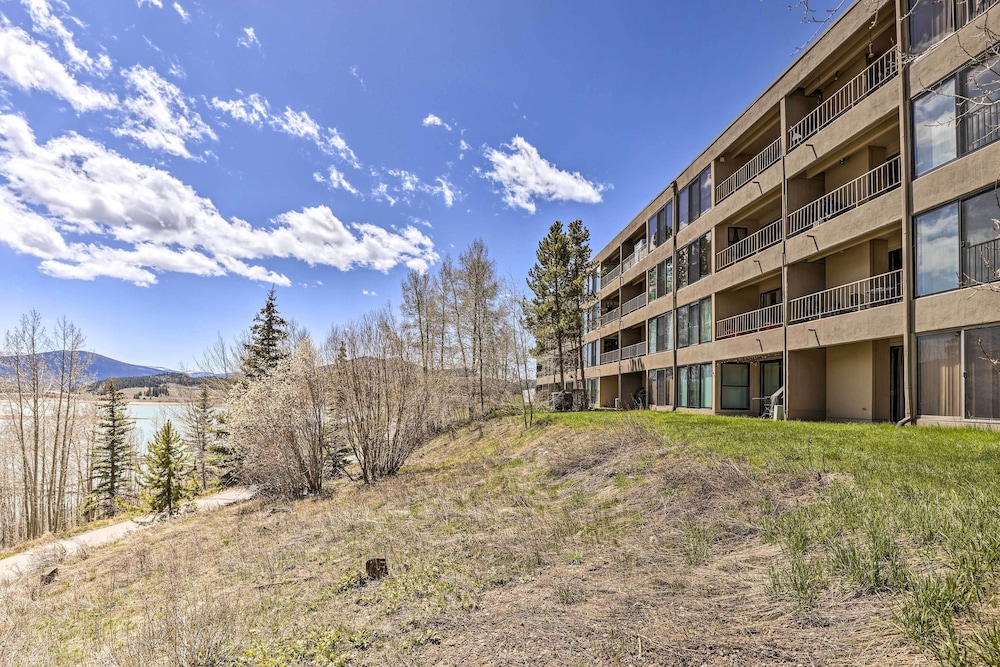 Mtn & Reservoir Views: Cozy Dillon Condo! view 3
