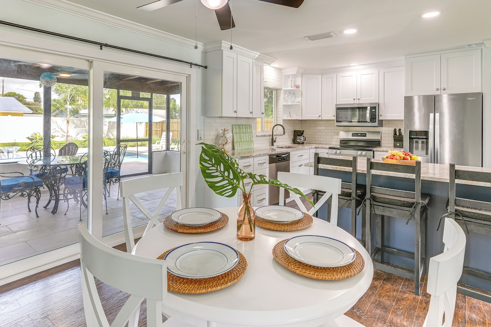 Swim, Game & Bbq: Family Retreat in Stuart