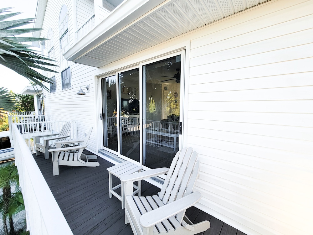Sunset Views + Steps From The Beach With Elevator 2 Bedroom Duplex by Redawning view 4
