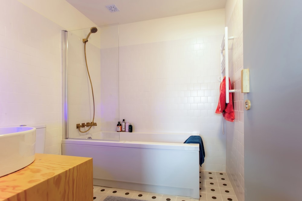 Alegr0 · 60s Chic Central Apartment w/ Garden