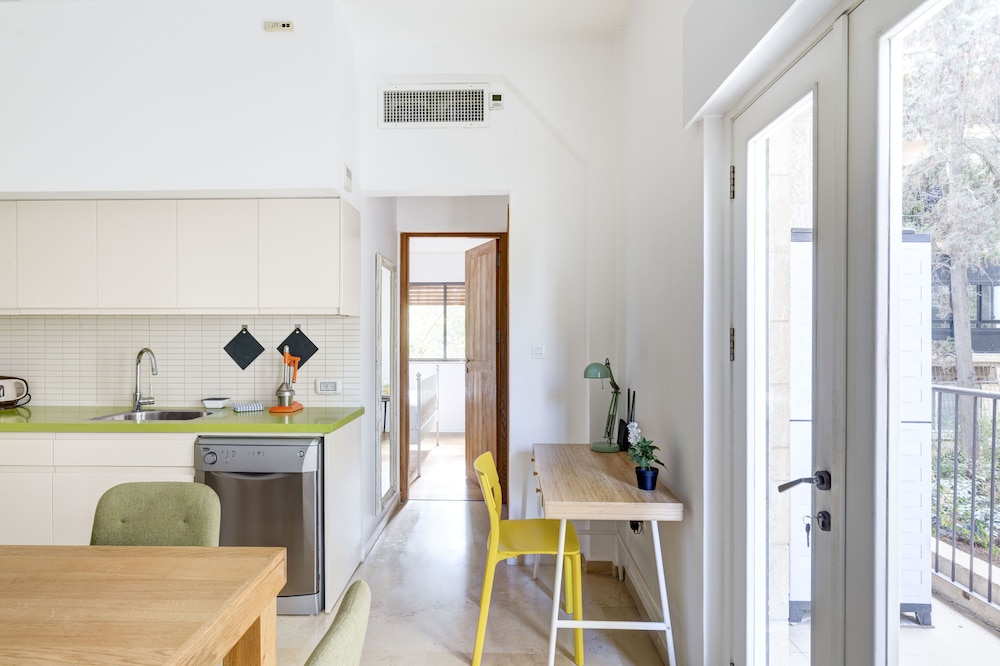 Diz 3 By TLV2rent