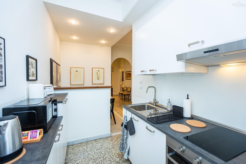 Clodia 5 Apartment