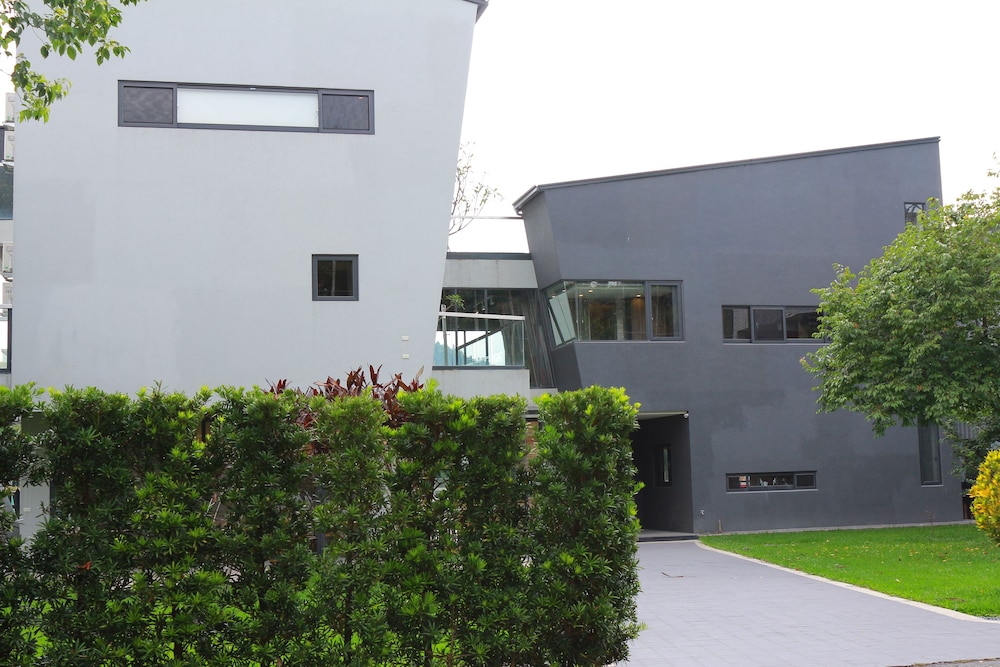 Dou House