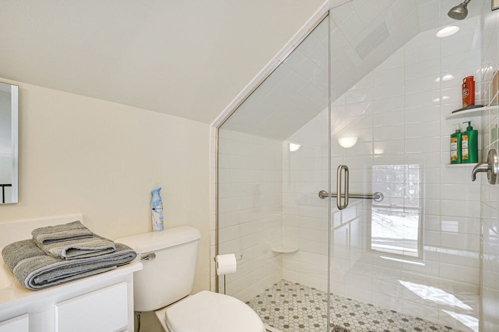 2 Mi to Road America: Pet-friendly Duplex!