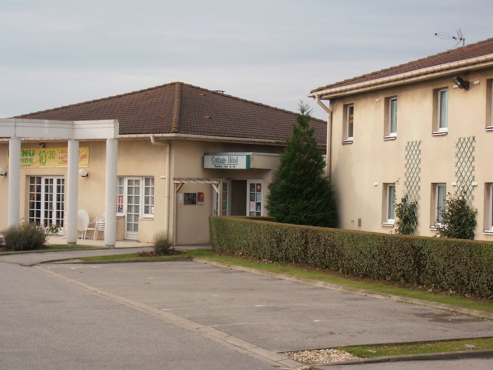 Calais Vacations - Logis Cottage Hotel Calais - Property Image 1