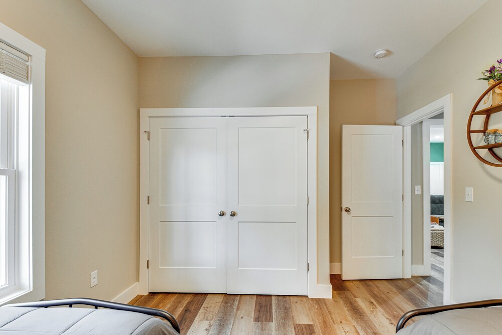 1 Mi to Lake Hartwell: Updated Retreat w/ Patio!
