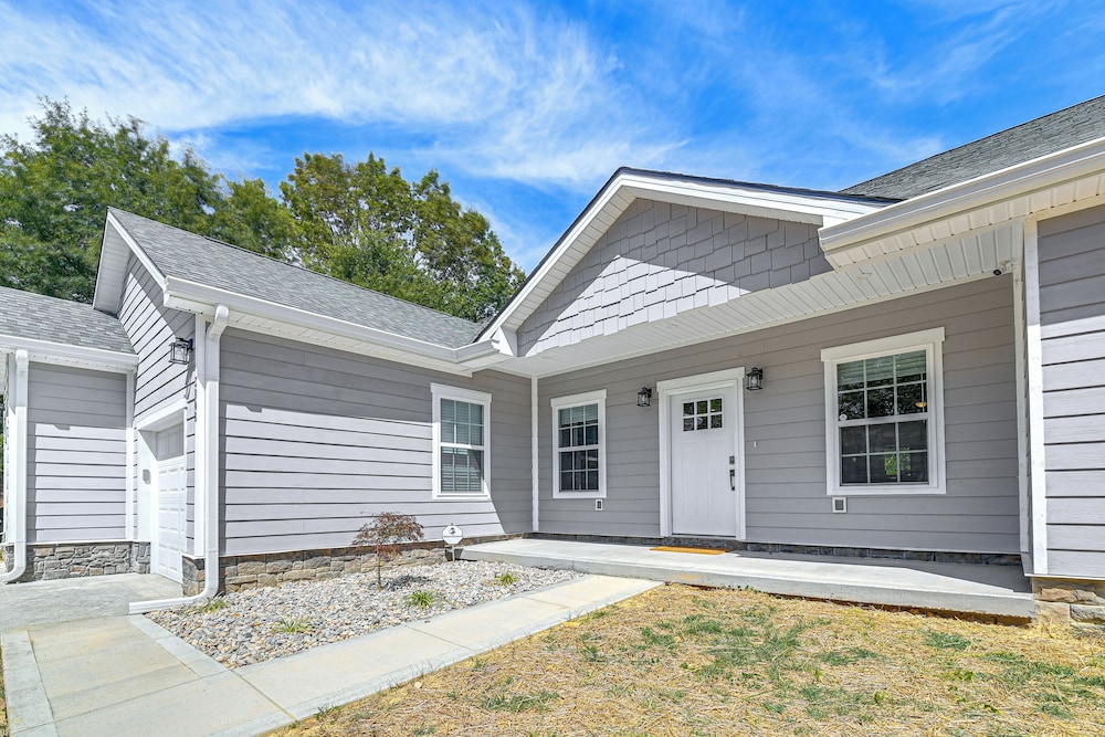 2 Mi to Marina & Lake Cumberland! Newly Built Home