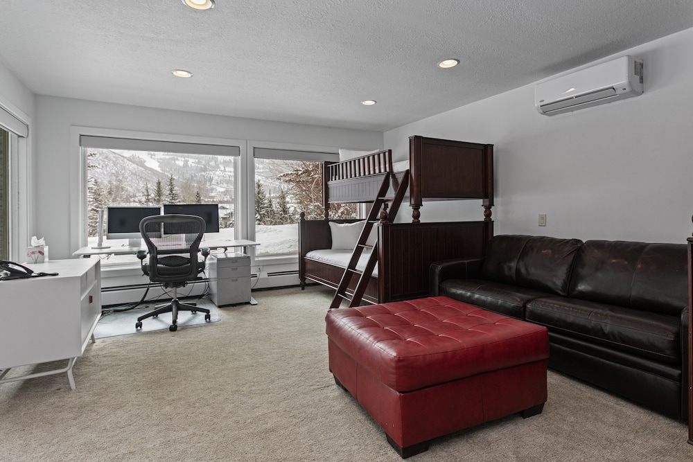 1688 - Five Bedroom with Hot Tub Pinnacle 5 Condo