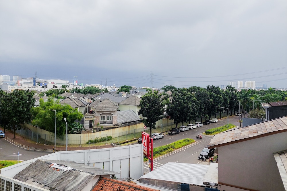 Nice And Comfort Studio At M-Town Residence Apartment view 2