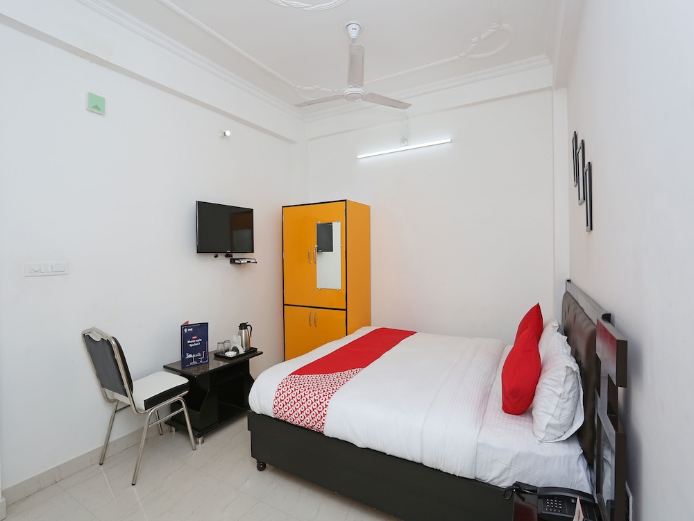 OYO 11306 SS Hotel