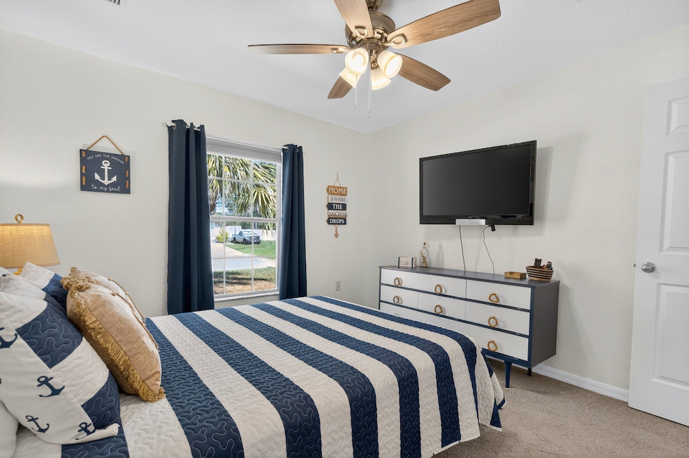 Spacious 4br Retreat With Heated Pool & Spa 4 Bedroom Home