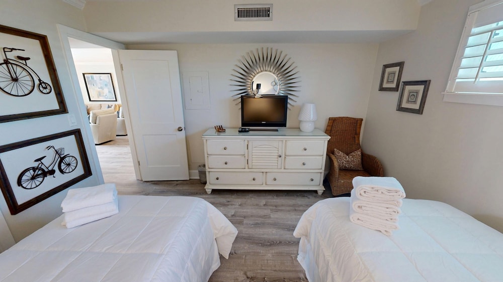 Islander 603 2 Bedroom Condo