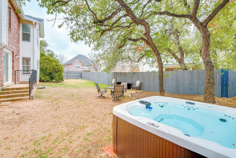 6 Mi to Lake Travis: Spacious Cedar Park Home!