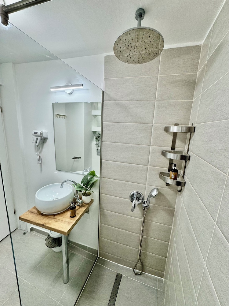 Metropole Apartments Romana Square
