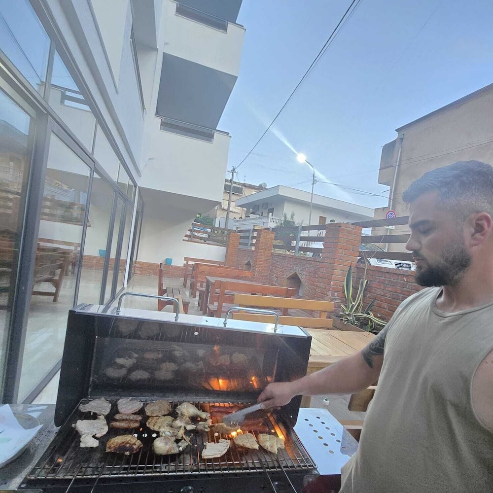 Lazy Roo Hostel Saranda