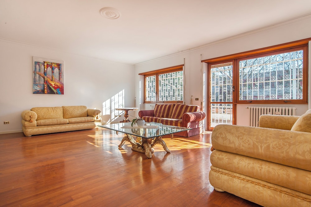 Eur Luminous And Large Family Terrace Apartment