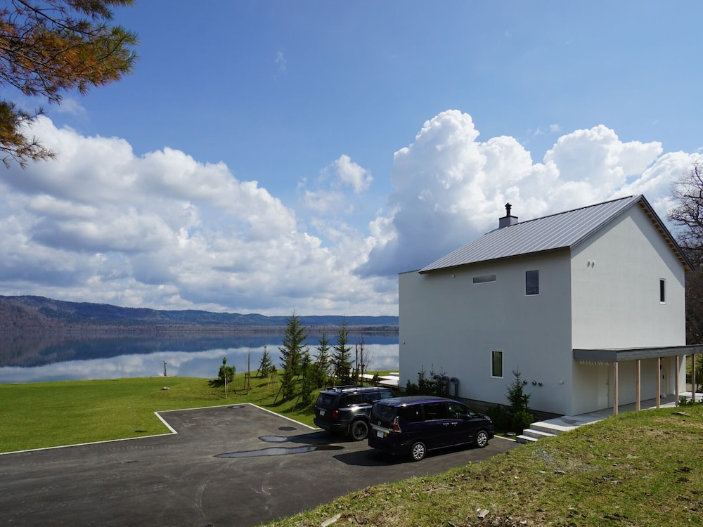 Sansui Lakeside Villa