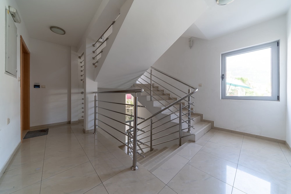 SMS Apartments