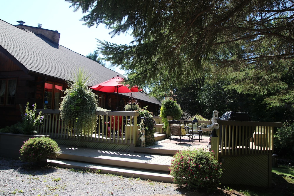 Hotel Jewel on the Hill Bed & Breakfast - Image 1