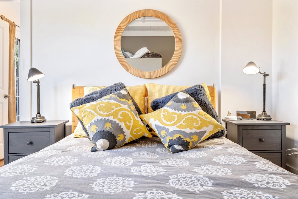 Beachwood Getaway Sleeps 10!