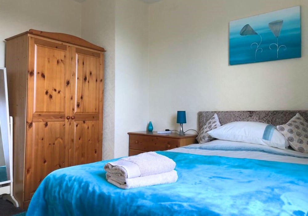 Central Falkirk 3 Bedroom Apartment view 5