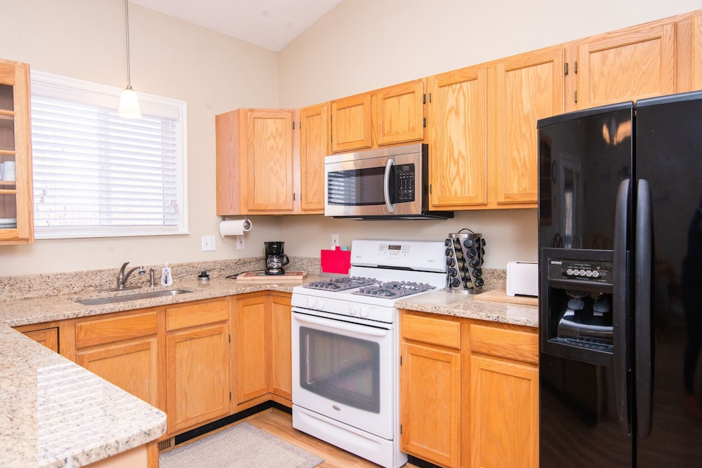 Charming Ogden Town Home, 25 Min To Snowbasin Ski Resort 3 Bedroom Duplex by Redawning view 5