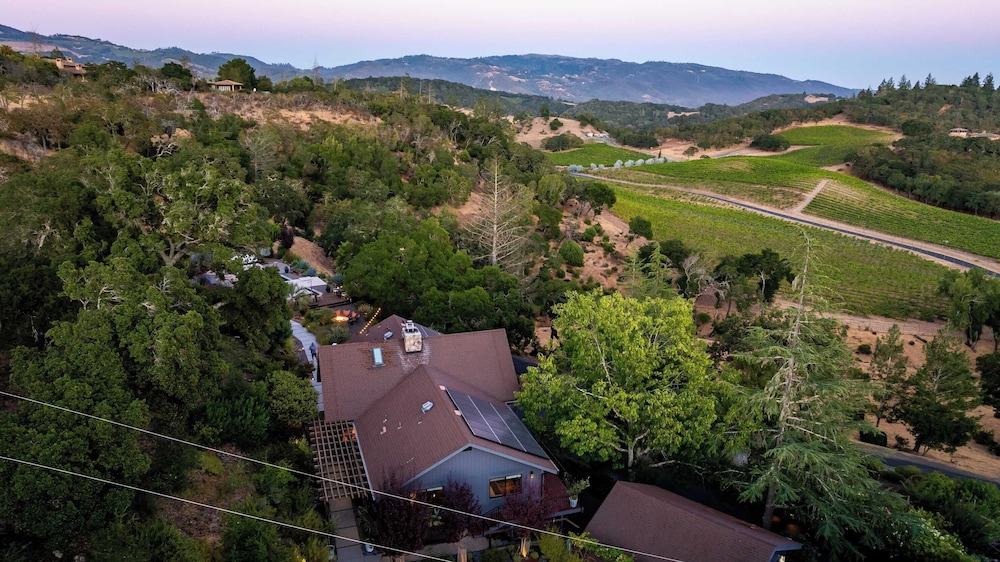 Kenwood Vista by Avantstay 7acres w/ Pool, Fire Pit, Vineyard Views