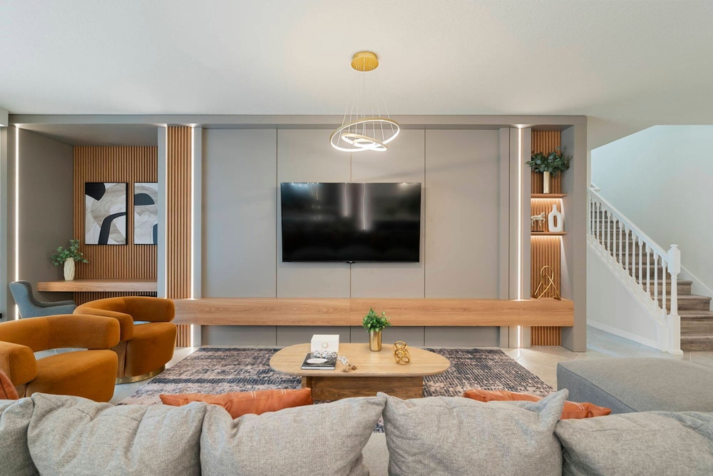Incredible 10bd Summerkitchen Windsor Cay