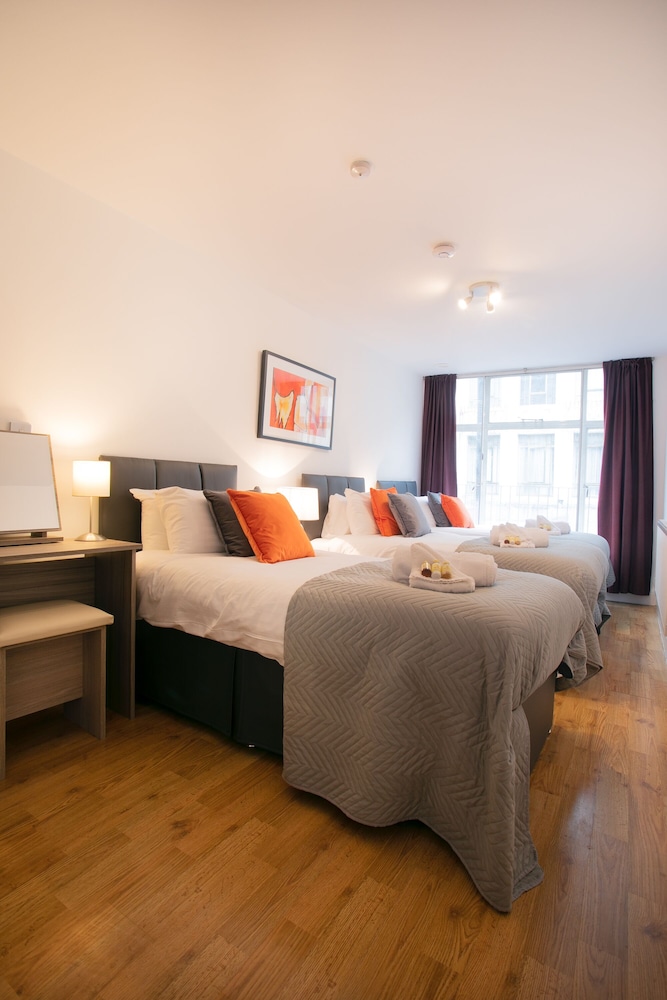 Rest & Recharge Regents CT 1Bed Sleeps 4 view 2