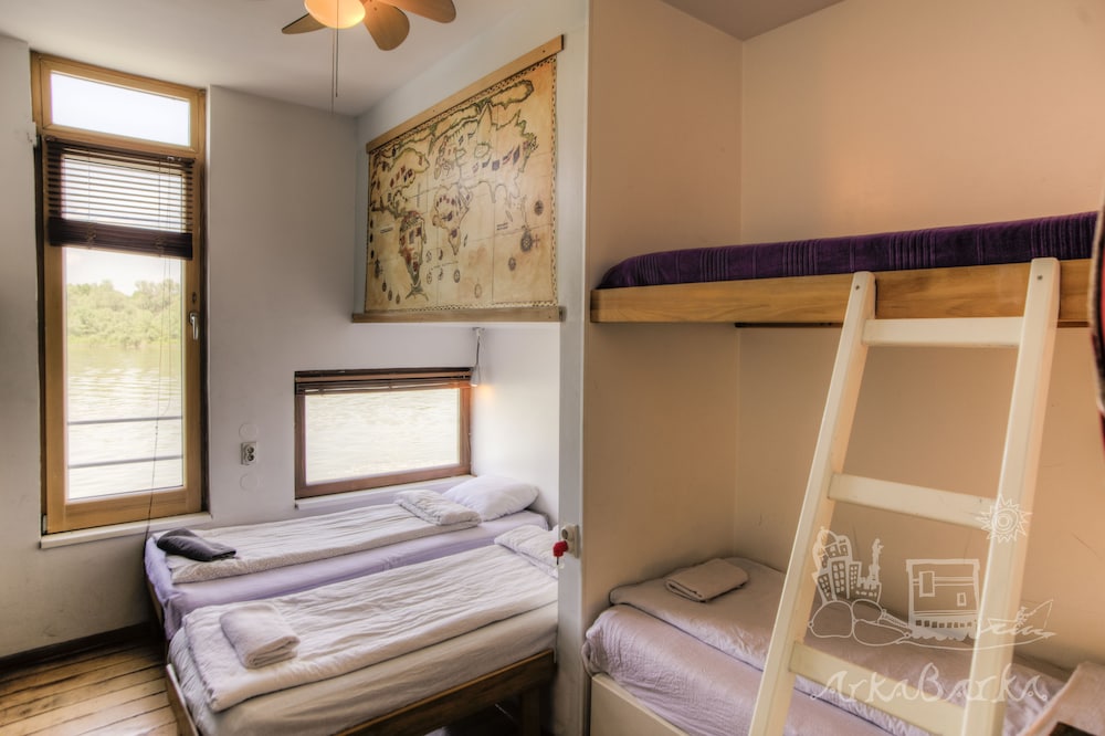 ArkaBarka Floating Hostel and Apartments