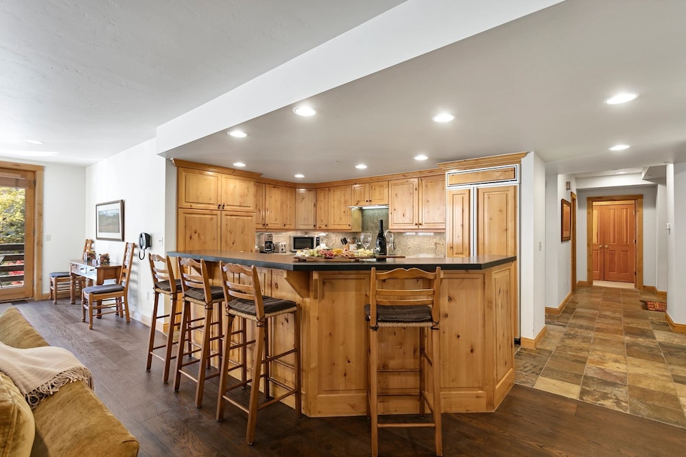 Trail's End Lodge at Deer Valley Resort - Two Bedroom Residence with Spa #201 2 Condo
