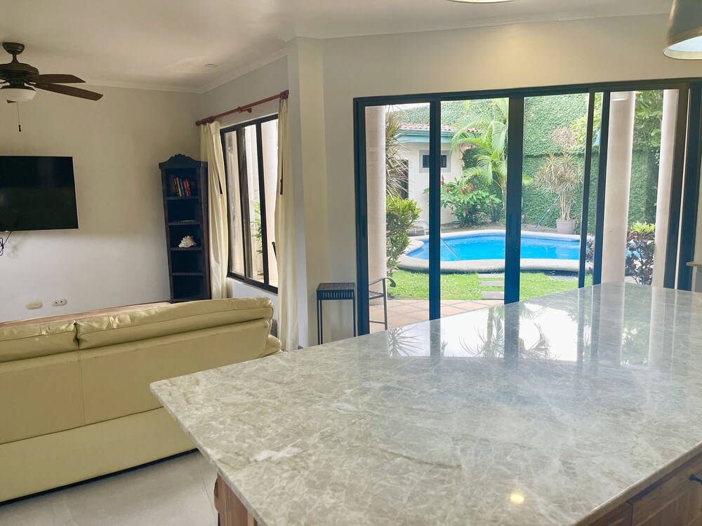 Villa Arenas: Private Pool & Easy Beach Access in Jaco by RedAwning