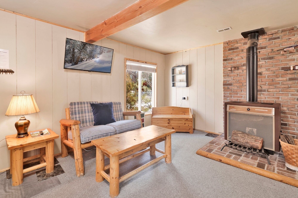 Cute and Cozy Cottage #2522