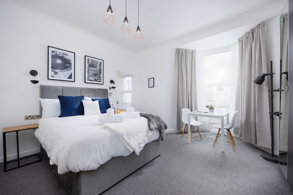 Stunning Central Studio Apartment view 2