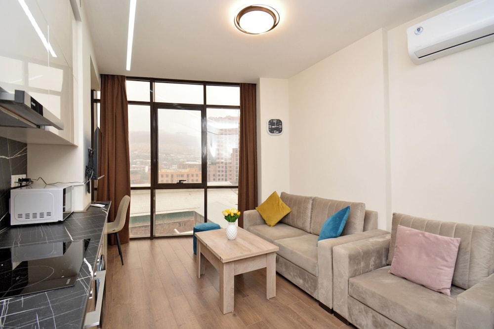 Apartment by Luxe Group VA277