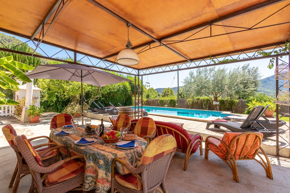 Traditional Charm With Private Pool