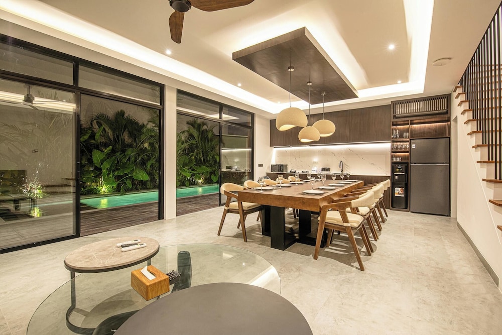 Tropical Elegance 5BR Canggu Villa Near Beach