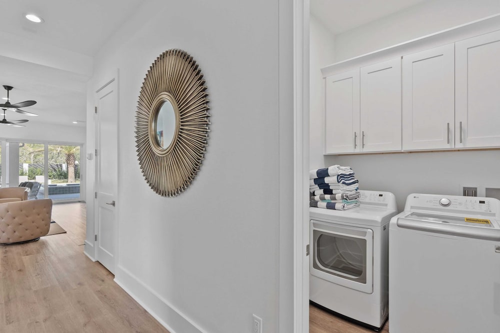 30A Salt & Solace Pool, Golf Cart, Hot Tub + Outdoor Kitchen