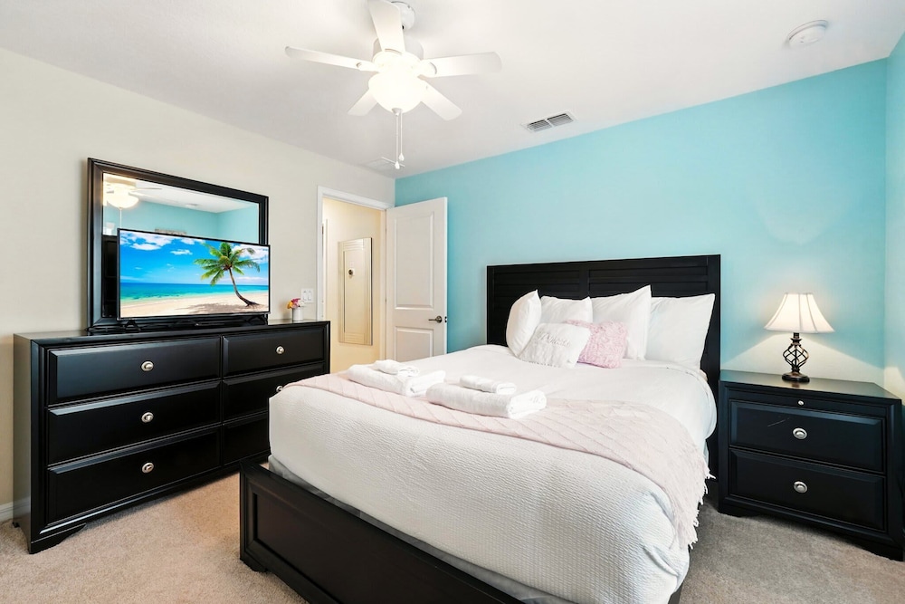 Vibrant 5BR Family Retreat in Storey Lake!