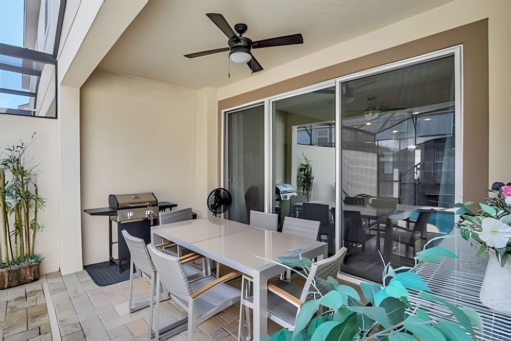 Luxury 5-bed Home With Private Splash Pool
