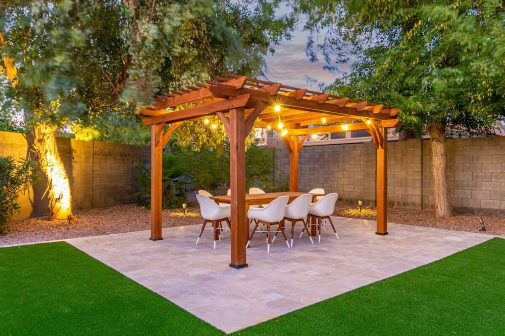 Greenway Oasis Heated Pool Spa Mural Putt Grn