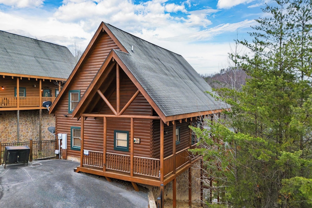 Cozy Cabin Near Dollywood Attractions Hot Tub, Game Room, Views Anne's Place
