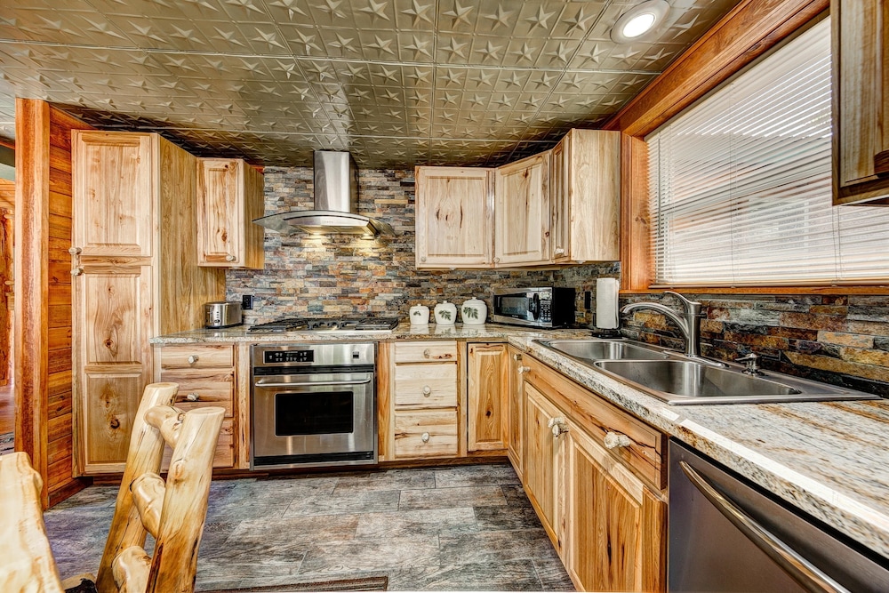 Longs Peak Cabin - Monthly Long-term Vacation Rental 30 Days -- Estes Park 3 Bedroom Cabin by RedAwning - Property Image 34