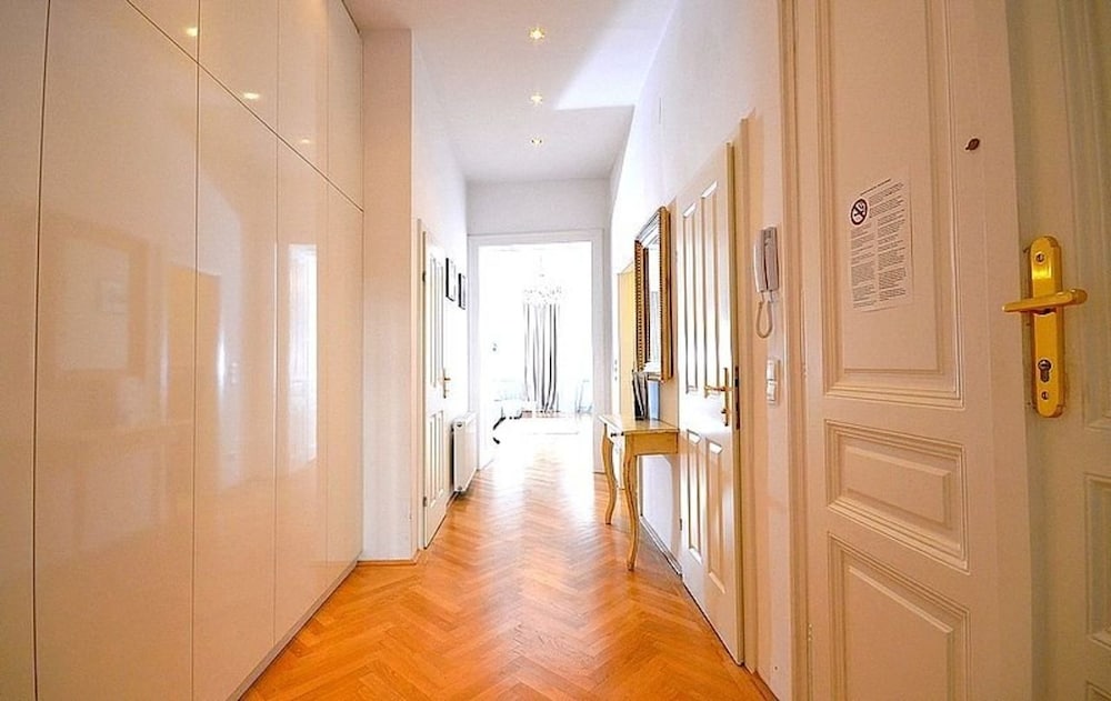 Vienna Residence Spacious & Tasteful Apartment in the 3rd District