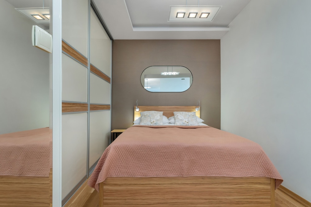 Apartment Nowy Świat Warsaw by Renters view 4