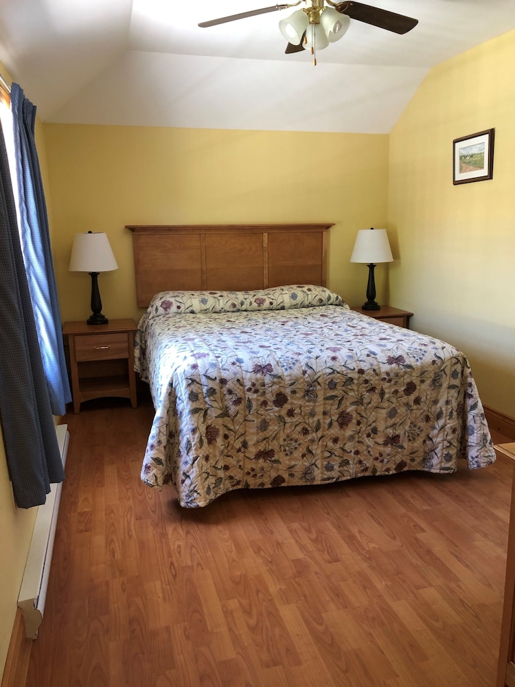 Shining Waters Cottages