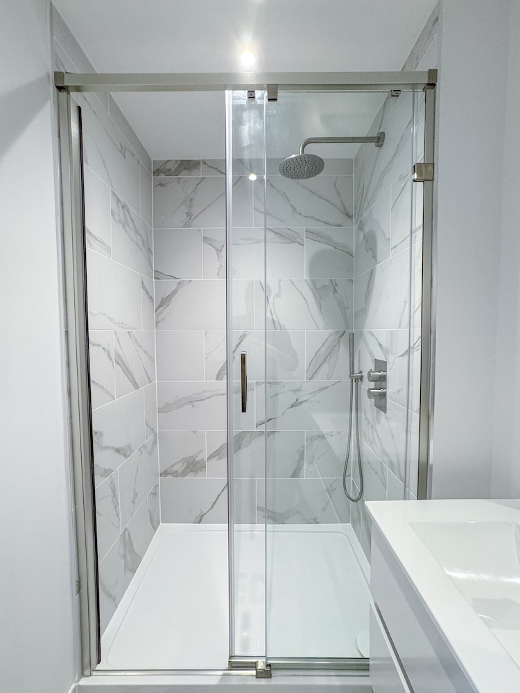 Apex Lofts Suite - 2 bed 2 Bath w/ Rooftop Terrace