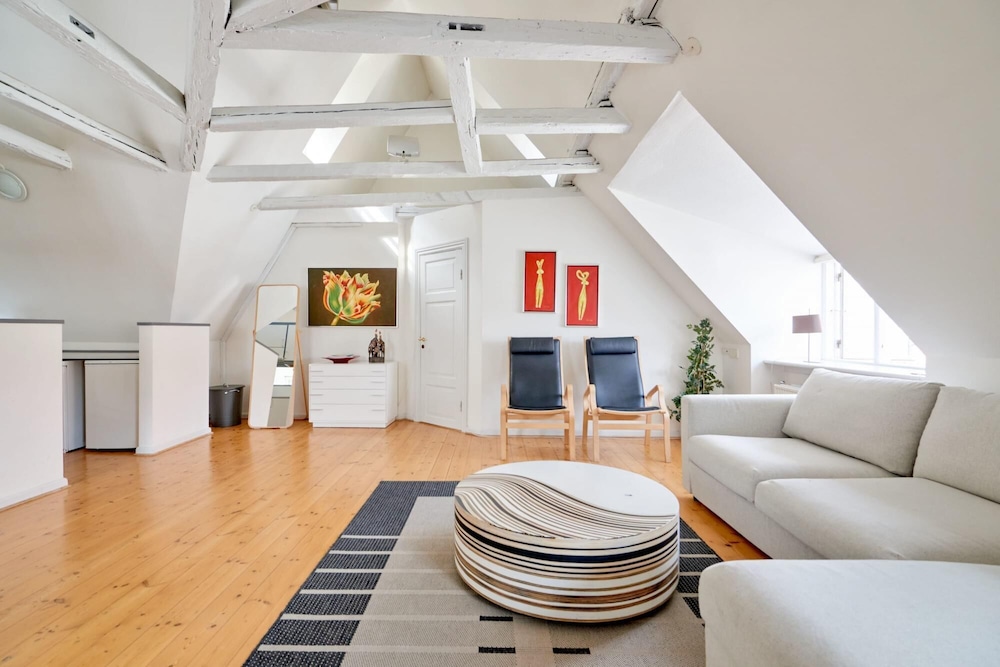 Bright Apartment Next to Tivoli Heart of CPH