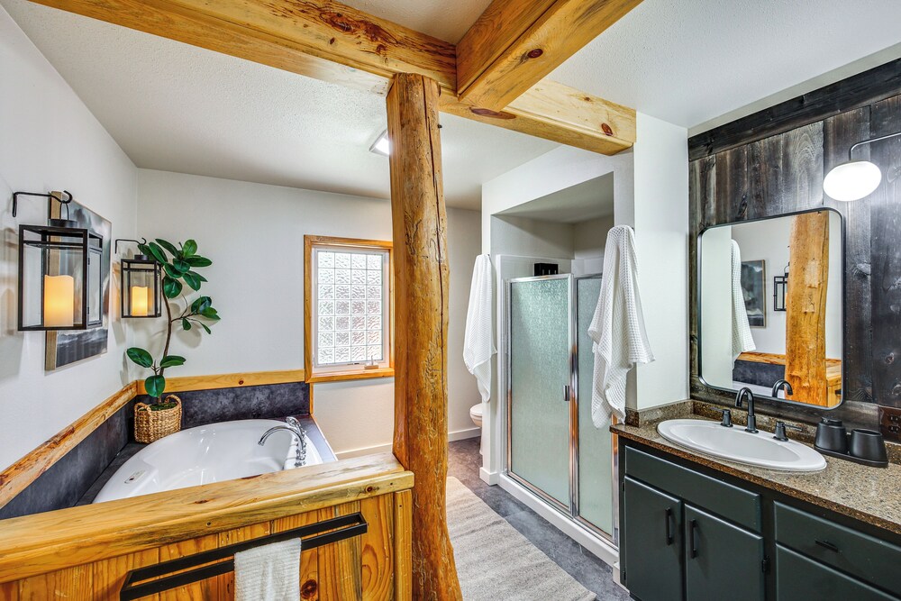 Luxury Cabin on Naches River, Near Mount Rainier!