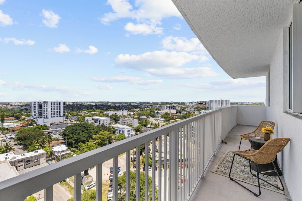 2Br2Ba Next To Jackson Memorial Hospital
